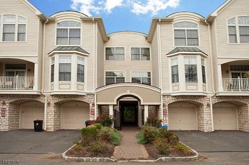 321 Edmonton Ct, Livingston, NJ, 07039-8258 | Card Image