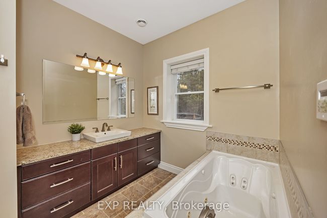 155 Wilbert Cox Dr, House other with 5 bedrooms, 4 bathrooms and 9 parking in Carp ON | Image 17