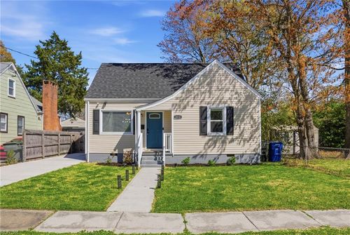 8910 Devon St, Norfolk, VA, 23503-3810 | Card Image