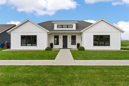815 16th Ave Sw, Mount Vernon, IA, 52314-1216 | Card Image