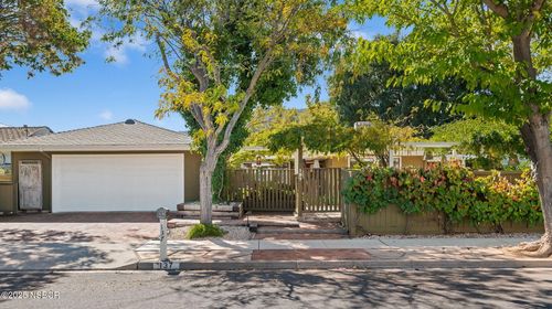 137 3rd St, Solvang, CA, 93463-2819 | Card Image