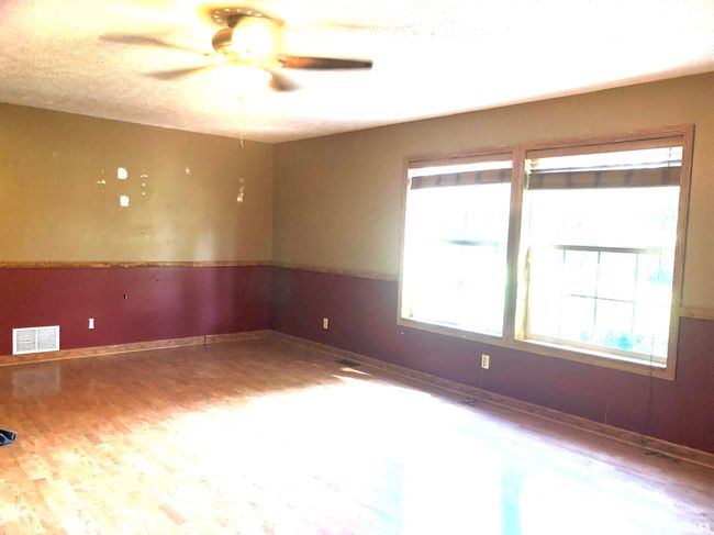 400 W Boundary Rd, House other with 3 bedrooms, 2 bathrooms and null parking in Creal Springs IL | Image 9