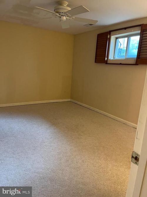 147 East St Ne, VIENNA, VA, 22180-3615 | Card Image