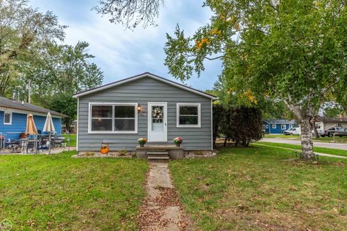 549 Edward St, Algonac, MI, 48001-1221 | Card Image