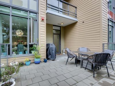 2779 Library Lane, Townhouse with 2 bedrooms, 2 bathrooms and 2 parking in North Vancouver BC | Image 3