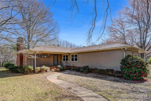 620 Stone Rd, Reidsville, NC, 27320-8945 | Card Image