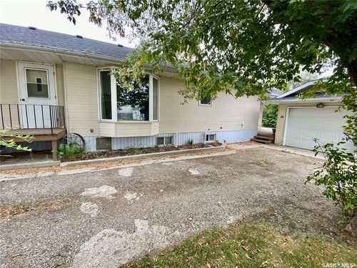 30 Rhodes St, Redvers, SK, S0C2H0 | Card Image