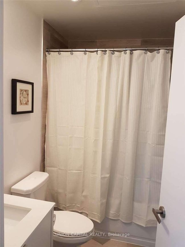 7002 - 88 Harbour St, Condo with 1 bedrooms, 1 bathrooms and 1 parking in Toronto ON | Image 6