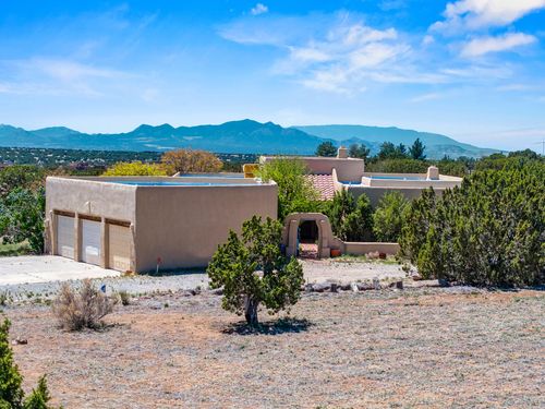 24 Camino Caballos Spur, Lamy, NM, 87540-9509 | Card Image