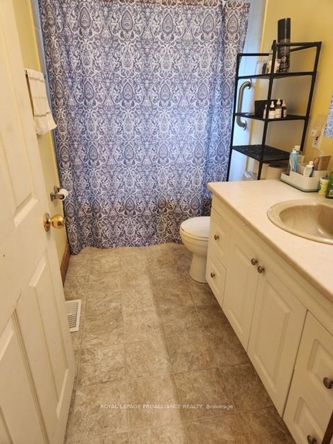 22208 Loyalist Pky, House other with 3 bedrooms, 4 bathrooms and 10 parking in Carrying Place ON | Image 16