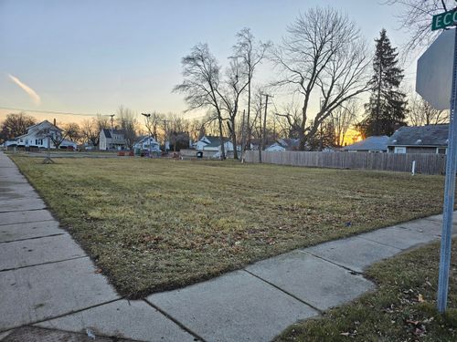 210 Ecorse Rd, Ypsilanti, MI, 48198-5715 | Card Image