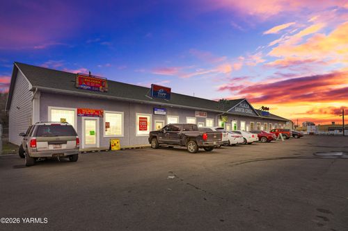 841 W 1st Ave, Toppenish, WA, 98948-1299 | Card Image