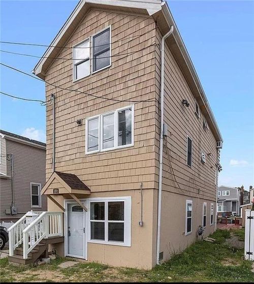 254 Arthur St, Freeport, NY, 11520-5610 | Card Image