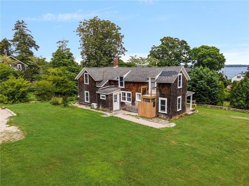 135 Ferry Rd, Saunderstown, RI, 02874-3917 | Card Image