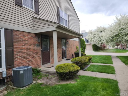15913 N Franklin Dr, Clinton Township, MI, 48038-1030 | Card Image