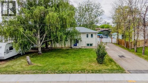 124 N 2 St E, Magrath, AB, T0K1J0 | Card Image