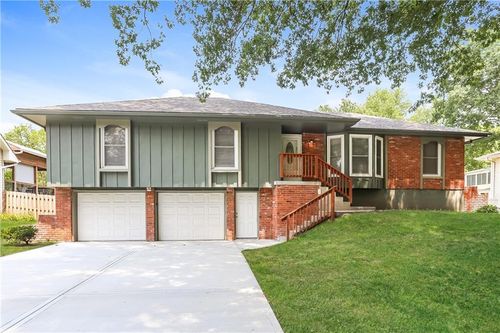 409 Nw Meadowview Dr, Blue Springs, MO, 64014-1254 | Card Image