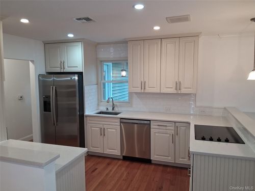 71 Cooks Rd, E Patchogue, NY, 11772-5605 | Card Image