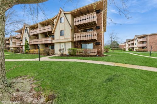 8-4 Parkside Ct, Vernon Hills, IL, 60061-1171 | Card Image