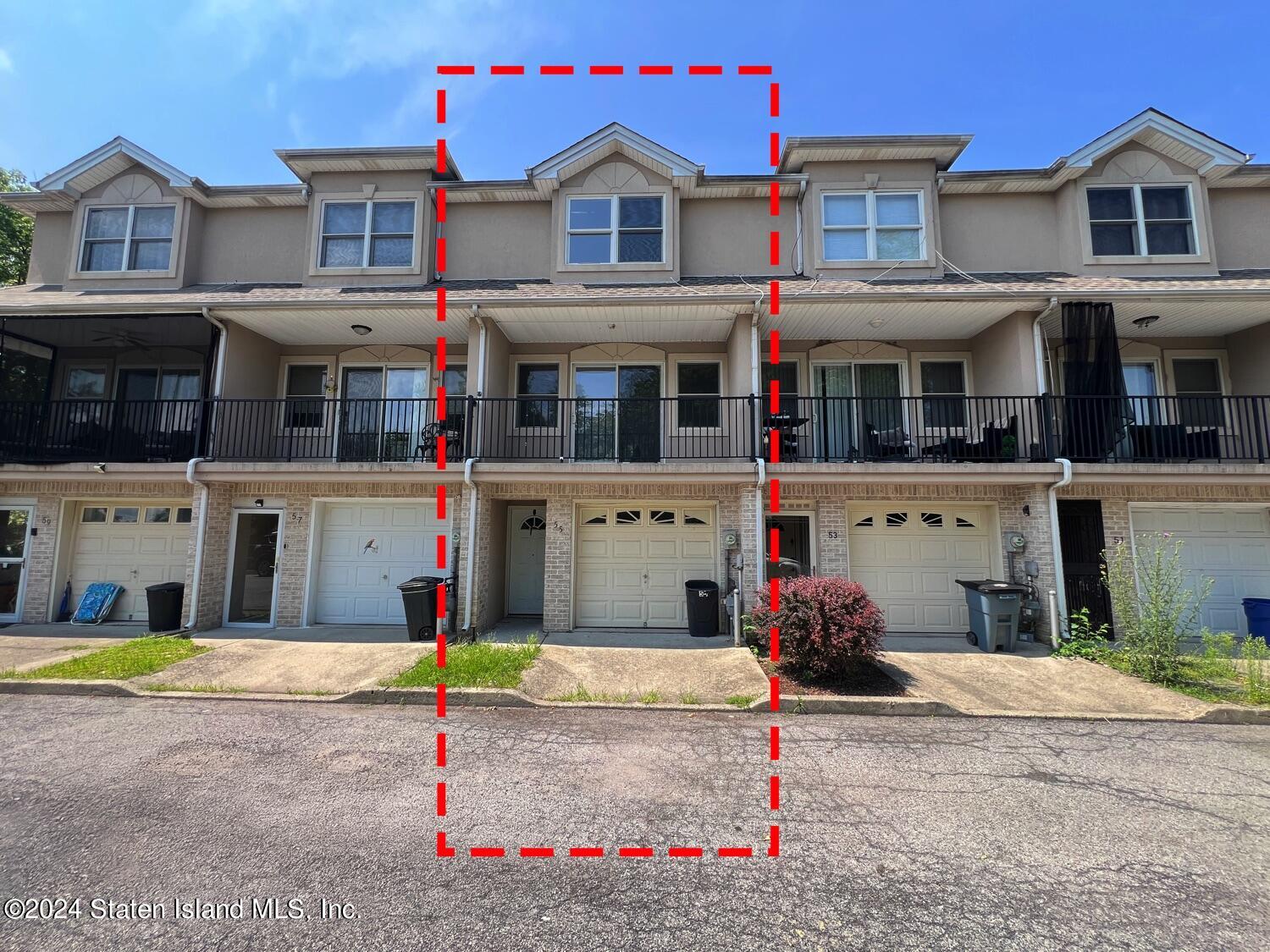 Crestwater Ct, Staten Island, NY 10305