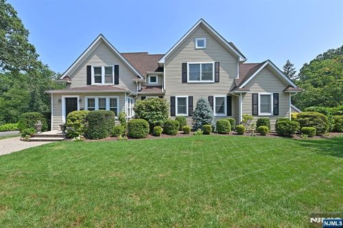 269 4th Ave, Westwood, NJ, 07675-3428 | Card Image