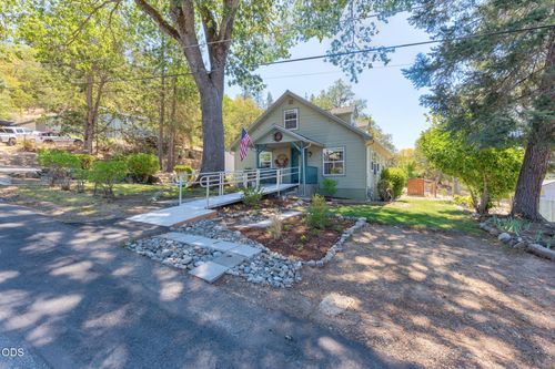 340 7th St, Rogue River, OR, 97537-9565 | Card Image