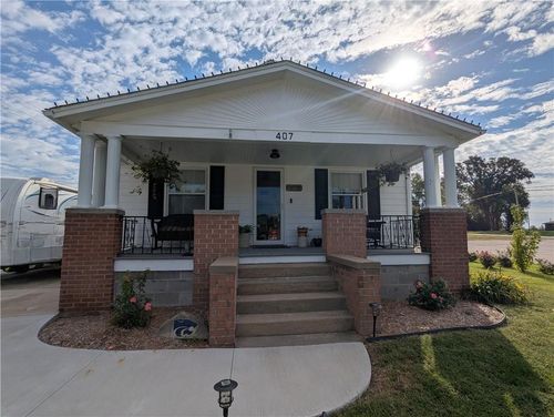 407 S 1st St, Hiawatha, KS, 66434-2608 | Card Image