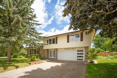 21 Halliwell Dr, Kitchener, ON, N2B2M5 | Card Image