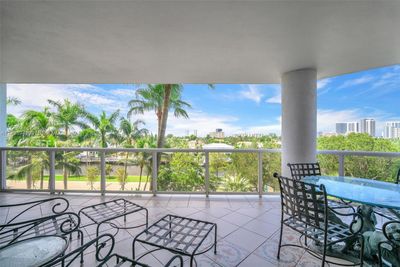 402 - 3600 Yacht Club Dr, Condo with 3 bedrooms, 2 bathrooms and null parking in Aventura FL | Image 1