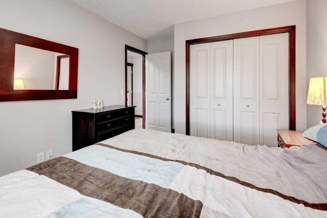 34 Chaparral Valley Place Se, House other with 5 bedrooms, 4 bathrooms and 4 parking in Calgary AB | Image 33