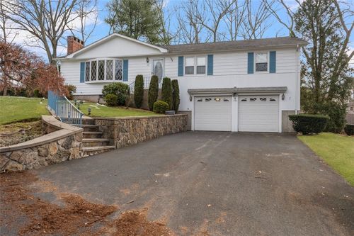 28 Wisteria Drive, Coventry, RI, 02816 | Card Image