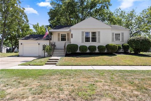 2841 Clague Rd, North Olmsted, OH, 44070-1173 | Card Image