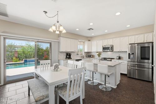 11911 N Prospect Point Pl, Oro Valley, AZ, 85737-7331 | Card Image
