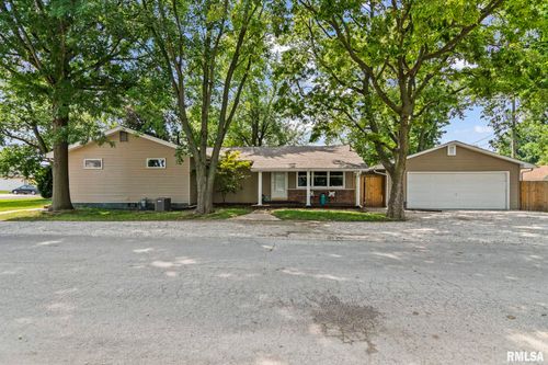415 E Spruce St, Chatham, IL, 62629-1626 | Card Image