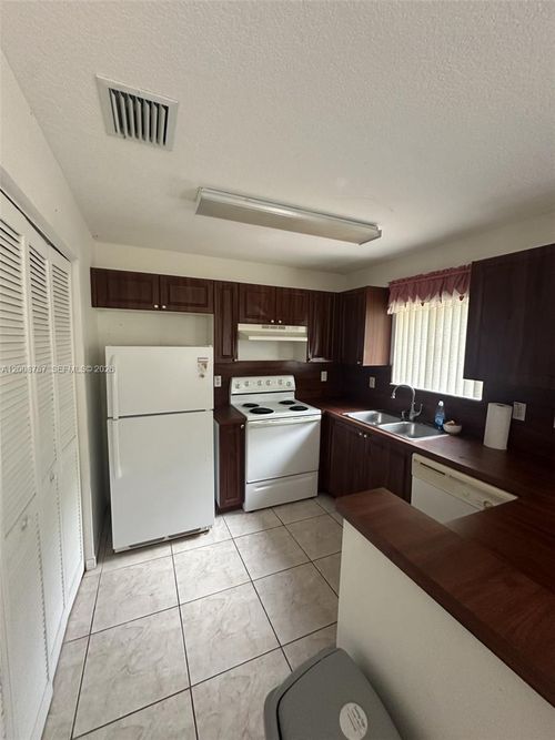2401-7125 Nw 173rd Dr, Hialeah, FL, 33015-5702 | Card Image