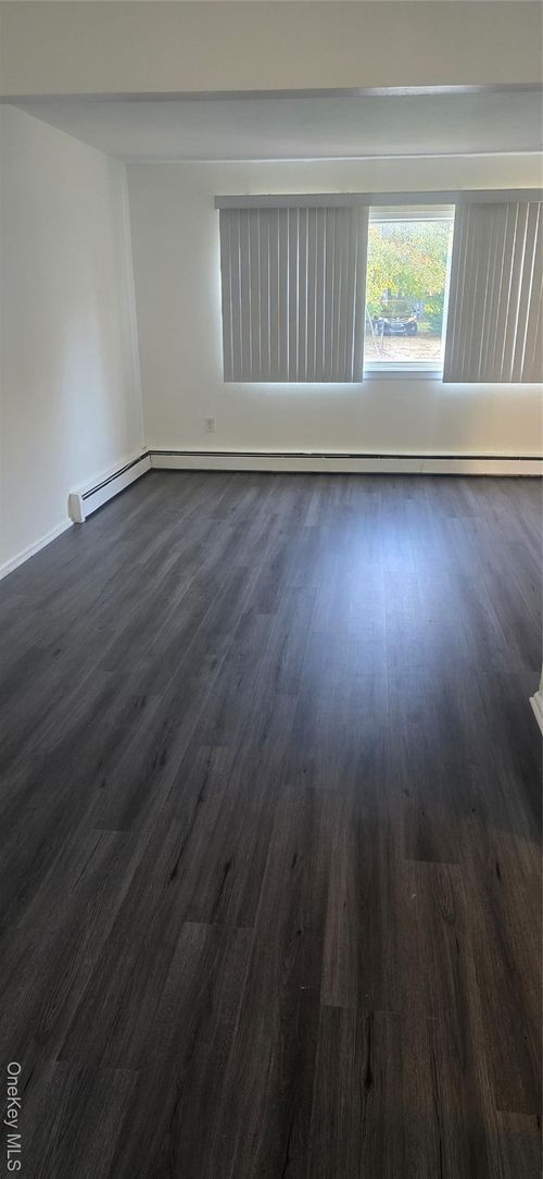 3 North Dr, Amityville, NY, 11701-2413 | Card Image