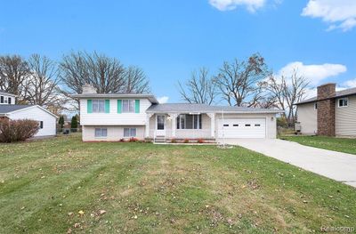 2202 Old Hickory Boulevard, Home with 3 bedrooms, 2 bathrooms and null parking in Davison Twp MI | Image 3