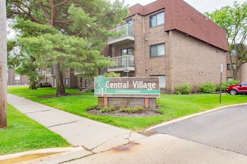 b4-701 W Central Rd, Mount Prospect, IL, 60056-2356 | Card Image