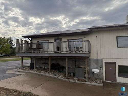 306 N Veterans St, Flandreau, SD, 57028-1058 | Card Image