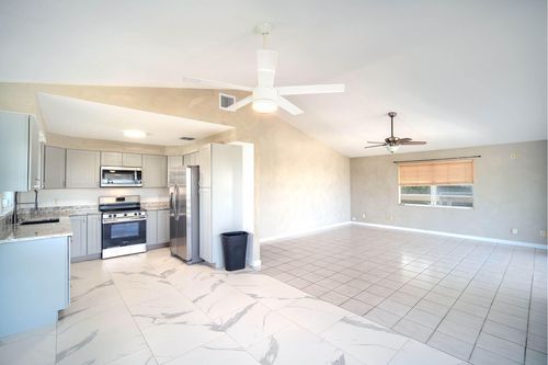 558 E Shore Dr, Summerland Key, FL, 33042-4518 | Card Image