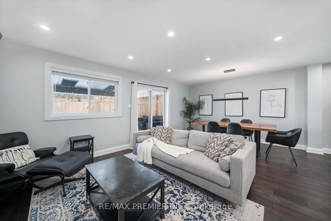 122 Robert Hicks Dr, House attached with 6 bedrooms, 5 bathrooms and 2 parking in North York ON | Image 11