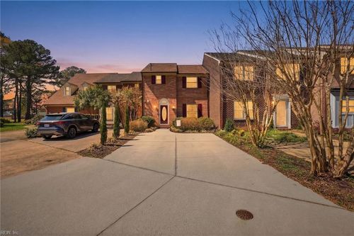 925 Poquoson Cir, Virginia Beach, VA, 23452-4647 | Card Image