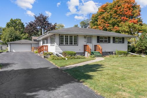 2736 N Lewis Ave, Waukegan, IL, 60087-2952 | Card Image