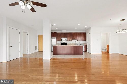 201-2772 Lighthouse Pt E, BALTIMORE, MD, 21224-5051 | Card Image