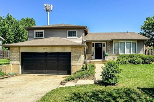 2018 E Ivy Ln, Mount Prospect, IL, 60056-1824 | Card Image
