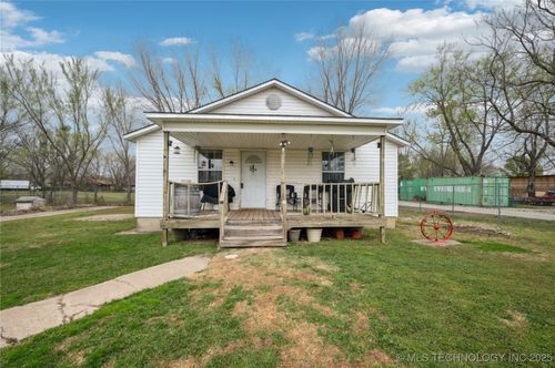123 E 5th Pl, Mounds, OK, 74047-4923 | Card Image