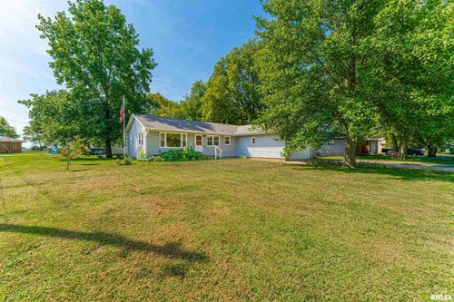 700 W 5th St, Delavan, IL, 61734-9304 | Card Image