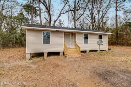 7 Bowen St, Wiggins, MS, 39577-9084 | Card Image