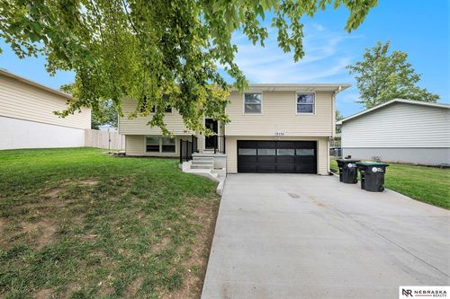 10436 M St, Omaha, NE, 68127-1913 | Card Image