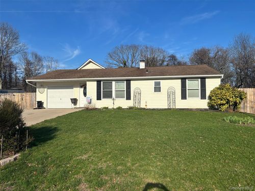 39 Sundial Ln, Bellport, NY, 11713-1209 | Card Image